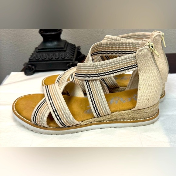 Very G striped cream color elastic strap cushioned sandals size 10 - Picture 4 of 9
